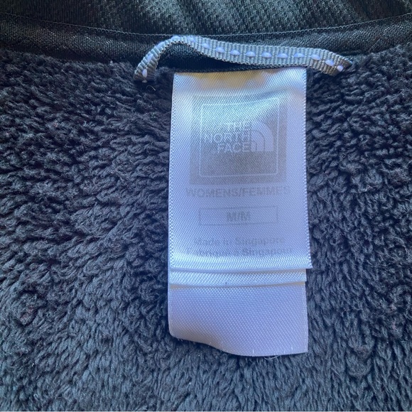 VTG The North face Womens Vest. Black. Medium. Pockets. 100% Polyester. 90’s. - Picture 3 of 4